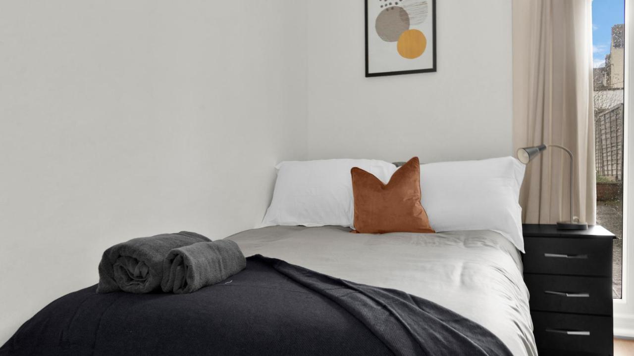 Livestay-4 Bed 2 Bath House With Private Garden Casa de férias *